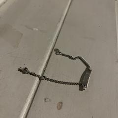 Armbandje, jak bylo nahlášeno na iLost