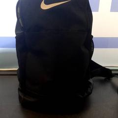 Rugtas Nike، كما تم الإبلاغ عنه بواسطة Qbuzz servicepunt  Emmen عبر iLost