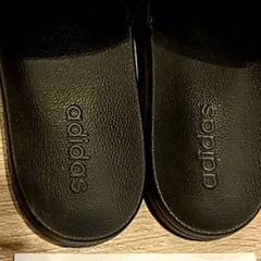 Slippers Adidas, zoals gemeld door Van der Valk Hotel Apeldoorn - De Cantharel met iLost