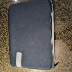 Custodia per laptop donkerblauw, come riportato da Van der Valk Hotel Wolvega Heerenveen utilizzando iLost