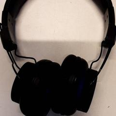 Auriculares zwart, segundo informou Qbuzz ZHN usando iLost