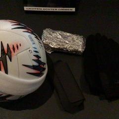 الكرة, قفاز & النظارات handschoenen bril، كما تم الإبلاغ عنه بواسطة Van der Valk Hotel Amsterdam Zuidas عبر iLost