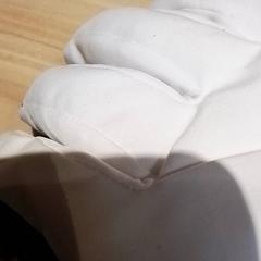 Rukavice, jak nahlášeno Beekse Bergen Resorts en Hotel pomocí iLost