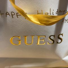 Purchase guess Guess, amint azt Designer Outlet Roermond az iLost segítségével jelentette.