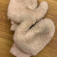 Gloves, as reported by HTM using iLost