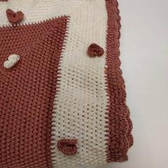 Couverture en laine rose et blanche, a été signalé par IKEA Clermont Ferrand utilisant iLost