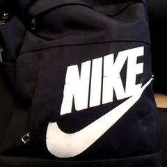 Batoh Nike rugtas, verscheidene vakken, zwart, jak nahlášeno Bobbejaanland pomocí iLost