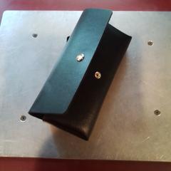 Brillenkoker Zwart, a été signalé par Apenheul utilisant iLost