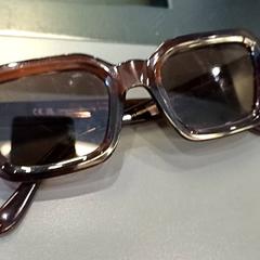 Occhiali da sole zonbevril, come riportato da Qbuzz GD Groningen HS utilizzando iLost