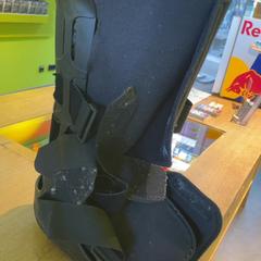 整形外科用ブレース walking Boot がiLostで MEININGER Hotel Berlin East Side Gallary によって報告されました