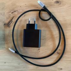 Adaptador, como reportado por MEININGER Hotel Köln West utilizando o iLost