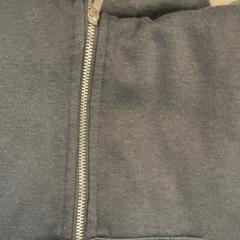 Sweatshirt jacke がiLostで Movie Park Germany によって報告されました