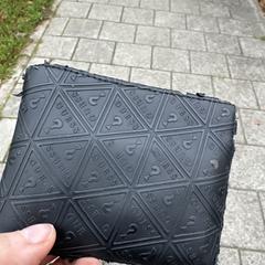 Black wallet Guess, come riportato a iLost