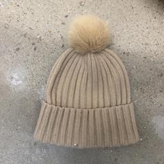 Hatt Beige muts, som rapportert av IKEA Utrecht ved bruk av iLost