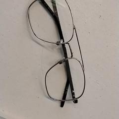 Lentes, segundo informou GVB usando iLost