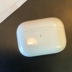 Ørepoder White, som rapportert av MEININGER Hotel Berlin Central Station ved bruk av iLost