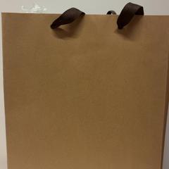 كيس ورقي، كما تم الإبلاغ عنه بواسطة IKEA横浜 عبر iLost