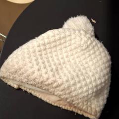 Gorro Beige, ha sido reportado por IKEA Paris - Plaisir con iLost