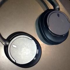 Headphones, as reported by TivoliVredenburg using iLost