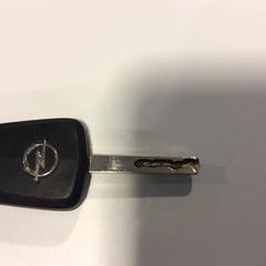 Autosleutel Opel, segons ha informat Gemeente Veenendaal mitjançant iLost