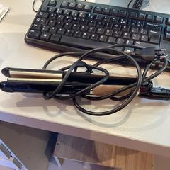 ストレートヘアアイロン Noir et doré がiLostで MEININGER Hotel Paris Porte de Vincennes によって報告されました