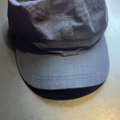 Gorra de beisbol Blue Military cap, segons ha informat MEININGER Hotel Salzburg City Center mitjançant iLost