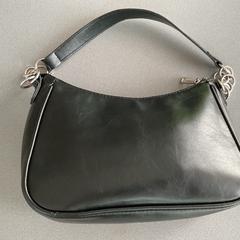 バッグ がiLostで Breng Arnhem によって報告されました