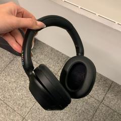 Sluchátka Sony, jak nahlášeno Eindhoven Airport pomocí iLost