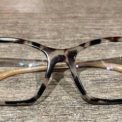 Lunettes, a été signalé par MEININGER Hotel Roma Termini utilisant iLost