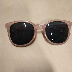 İLost kullanarak IKEA Zwolle tarafından bildirildiği gibi Güneş gözlüğü Roze