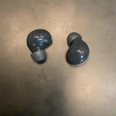 Fülhallgató Black, amint azt MEININGER Hotel Berlin Central Station az iLost segítségével jelentette.