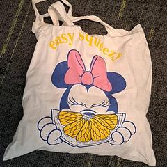 Taška Wit met Minie Mouse, ako bolo nahlásené Connexxion Noord Holland Noord Hoorn pomocou iLost