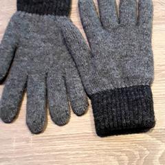 Hansker, som rapportert av EBS Tramplein ved bruk av iLost