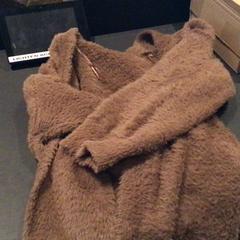 Teddy jas Jacket, segons ha informat Van der Valk Hotel Amsterdam Zuidas mitjançant iLost