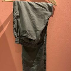 Byxor grey- 21/09/2025, rapporterat av Conscious Hotel Vondelpark med iLost