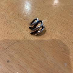 Gyűrű, amint azt Pathé Ede az iLost segítségével jelentette.