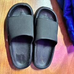 Sandals Rubberen badslippers maat onbekend, as reported by Into The Great Wide Open using iLost