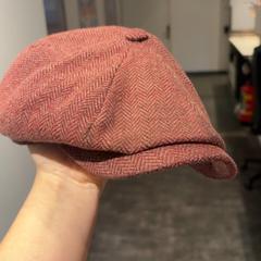 Kapelusz Pink, zgłoszono przez Pathé Nijmegen przy użyciu iLost