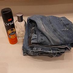 Jeans 2 spijkerbroeken, deo, parfum, a été signalé par Van der Valk Hotel Schiphol utilisant iLost