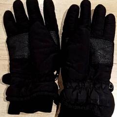 衣類 Handschoenen がiLostで Regio Antwerpen - Brussel によって報告されました