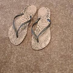 Sandalen, gemeldet von Van der Valk Hotel Apeldoorn - De Cantharel über iLost