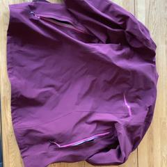 Veste Quechua, a été signalé par MEININGER Hotel Berlin Alexanderplatz utilisant iLost