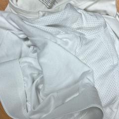 Roupa desportiva, como reportado por Sheraton Brussels Airport Hotel utilizando o iLost