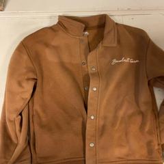 Gyermek dzseki, amint azt Artis az iLost segítségével jelentette.