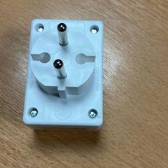 アダプタ がiLostで Sheraton Brussels Airport Hotel によって報告されました