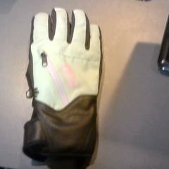 İLost kullanarak SnowWorld Landgraaf tarafından bildirildiği gibi Eldiven