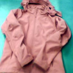 Jas rood/softshell, zoals gemeld door Avonturenpark Hellendoorn met iLost