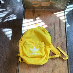 Rugtas geel, ha sido reportado por Gemeente Amsterdam con iLost