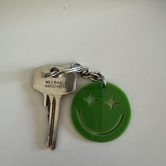 Sleutel met groene smileyhanger an iLost gemeldet