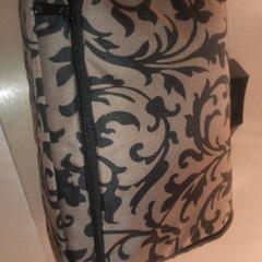 Trousse de toilette Toili, a été signalé par Inntel Hotels Den Haag Marina Beach utilisant iLost